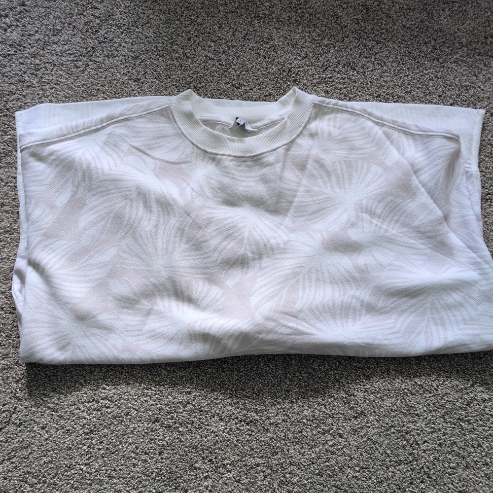 Crown & Ivy Textured White Top